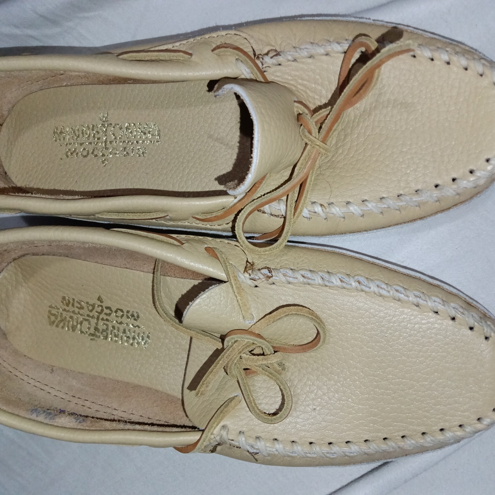 Minnetonka Moccasins Cream Loafers